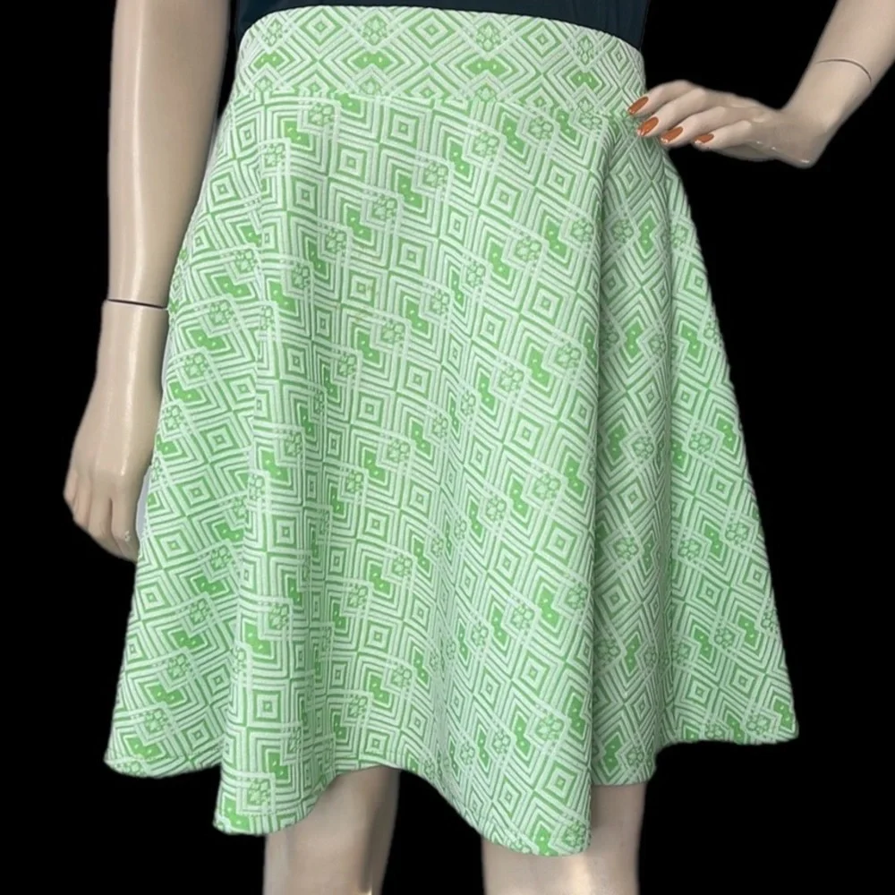 🛑🛑SOLD Vintage Green and White Textured Polyester Skater Skirt